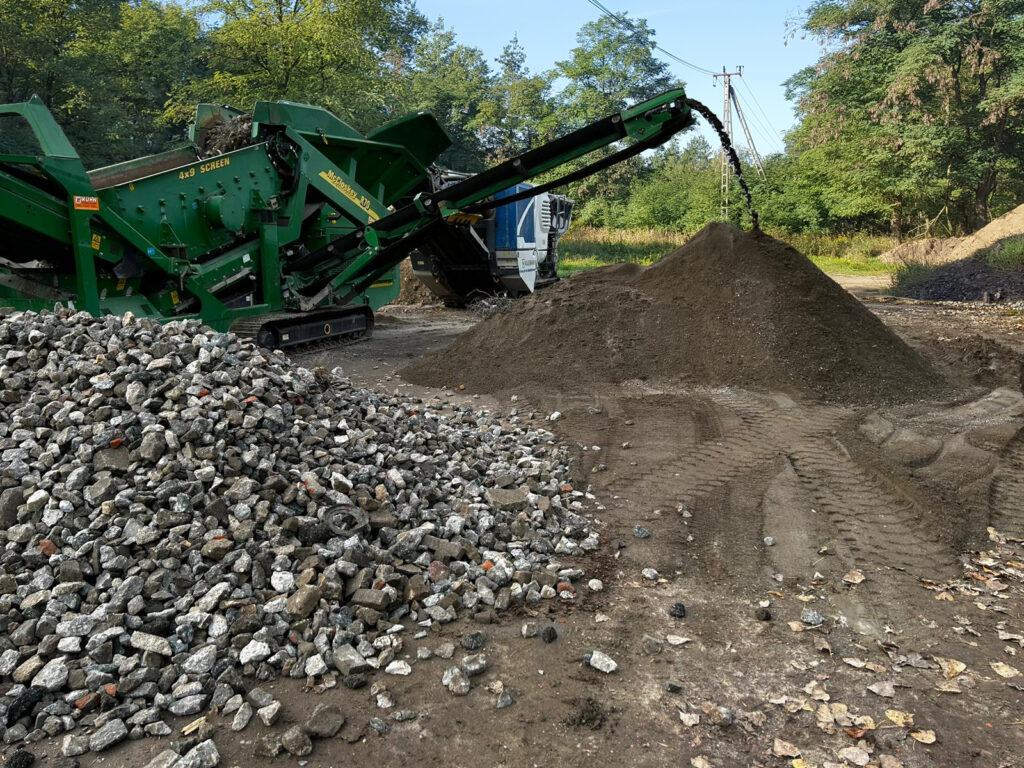 Mobilny przesiewacz - przesiewanie przekruszu betonowego