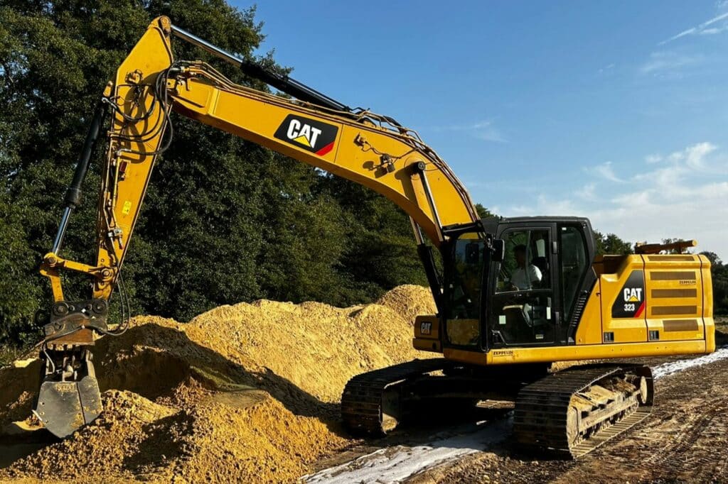 Koparka gąsienicowa CAT 323 NexGen